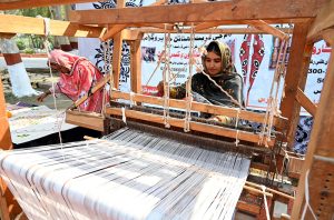 Chairman of the District Council Larkana, Aijaz Ahmed Laghari along with Deputy Commissioner Sharjeel Noor Chana and others participating in a rally on Kashmir Solidarity Day in front of Press Club.