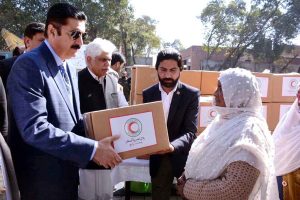 Governor Khyber Pakhtunkhwa, Faisal Karim Kundi, is presenting gifts to deserving individuals at Pak Red Crescent Medical and Dental College