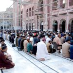 A large number of faithful offering first Jumma-tul-Mubarak prayer at Jhang Bazaar Masjid in the Holy fasting month of Ramazan