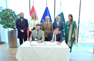 Prime Minister Muhammad Shehbaz Sharif and Vice President of Austrian Federal Economic Chamber Carmen Goby witnessing the signing ceremony of MOU between Pakistani and Austrian companies.
