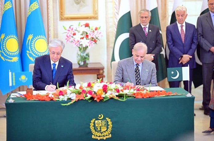 Prime Minister Muhammad Shehbaz Sharif and President of Kazakhstan Kassym-Jomart Tokayev signing the Joint Declaration on Strategic Partnership between Pakistan and Kazakhstan