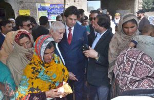 Federal Minister for Board of Investment Qaiser Ahmad Sheikh visiting free flood medical camp at Kot Meyana