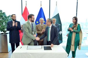 Prime Minister Muhammad Shehbaz Sharif and Vice President of Austrian Federal Economic Chamber Carmen Goby witnessing the signing ceremony of MOU between Pakistani and Austrian companies.