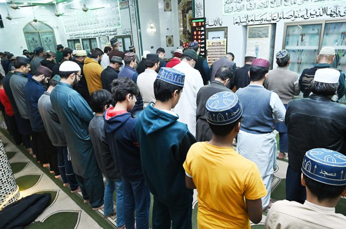 People offering Taraweeh prayers at Jamia Masjid Puran Nagar as the Ruet-e- Hilal Committee announces the sighting of moon of Ramazan ul Mubarak