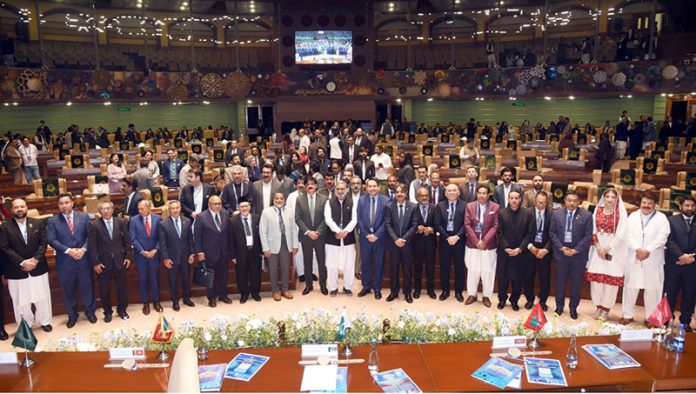 Sindh Chief Minister Syed Murad Ali Shah poses for a group photograph with participants at the closing ceremony of the 7th CPA Asia and 2nd Joint CPA Asia–Southeast Asia Regional Conference 2026 at the Sindh Provincial Assembly