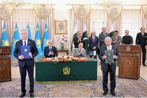 Prime Minister Muhammad Shehbaz Sharif and President of Kazakhstan Kassym-Jomart Tokayev witnessing the exchange of MOUs between Pakistan and Kazakhstan