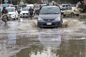 Vehicular traffic faces problems in movement due to stagnant water on the road after rain in different areas of the Provincial Capital.