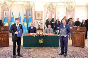 Prime Minister Muhammad Shehbaz Sharif and President of Kazakhstan Kassym-Jomart Tokayev witnessing the exchange of MOUs between Pakistan and Kazakhstan