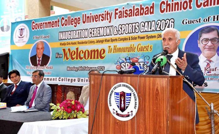 Federal Minister for Board of Investment Qaiser Ahmad Sheikh addressing at the inauguration ceremony at Government College University Chiniot Campus