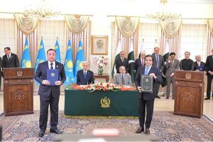 Prime Minister Muhammad Shehbaz Sharif and President of Kazakhstan Kassym-Jomart Tokayev witnessing the exchange of MOUs between Pakistan and Kazakhstan
