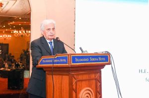 Federal Minister for National Food Security and Research, Rana Tanveer Hussain, addresses the Pakistan Roundtable on Strengthening Pakistan's Cotton Sector through Regenerative Agriculture as Chief Guest.