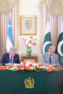 Prime Minister Muhammad Shehbaz Sharif and President of Uzbekistan signing Protocol between Pakistan and Uzbekistan to enhance the bilateral trade to 2 billion USD annually.
