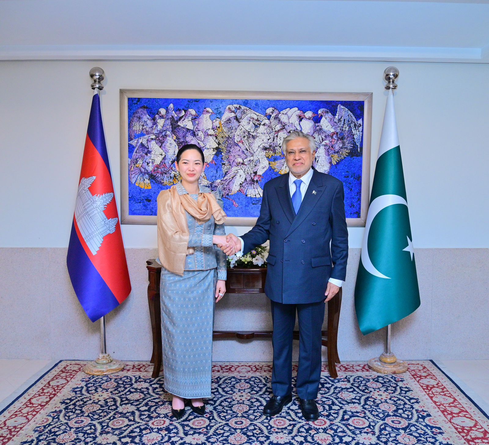DPM/FM Dar, Cambodian Commerce Minister reaffirm to strengthen bilateral cooperation