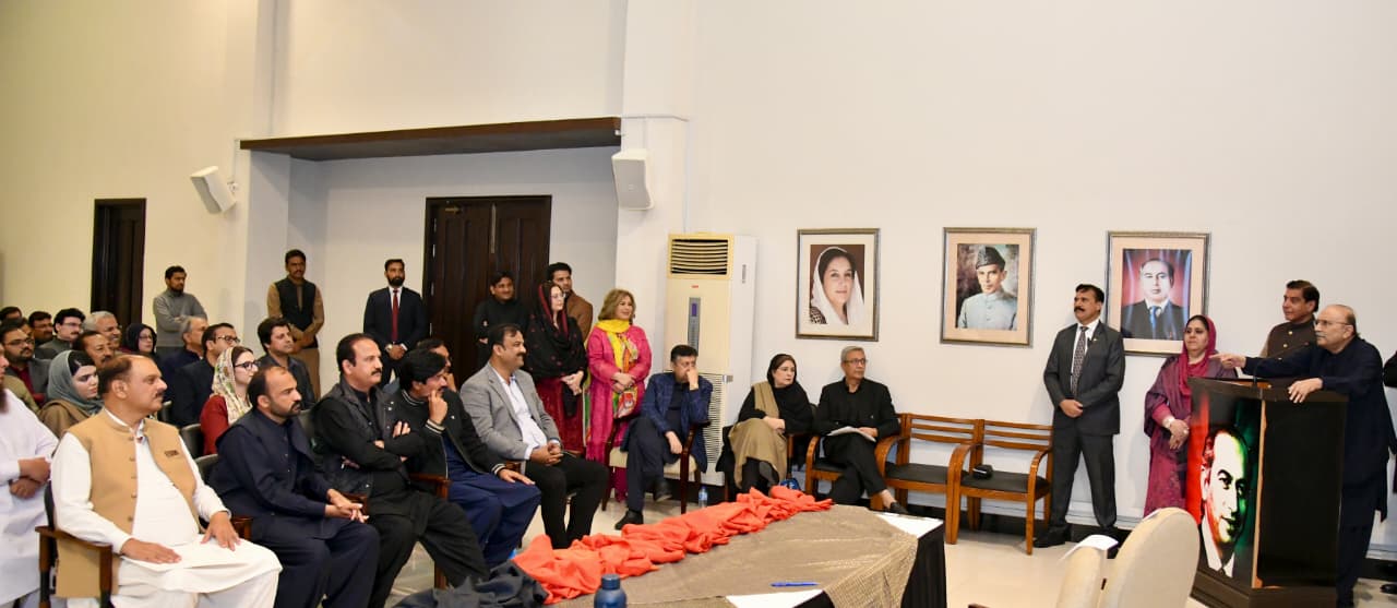 President Zardari chairs PPP meeting in Lahore, stresses unity, resilience amid national challenges