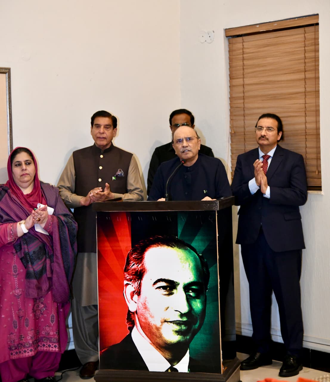President Zardari chairs PPP meeting in Lahore, stresses unity, resilience amid national challenges