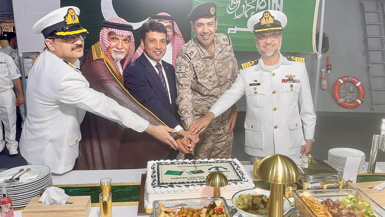 PNS Khaibar visits International Islamic Port of Jeddah