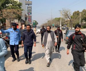 SP City Zone reviews security at Karachi Company bus stand