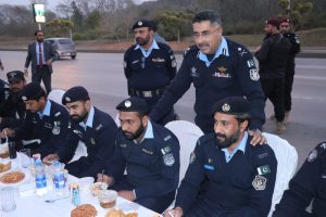 IGP Rizvi shares Iftar with officers, reviews security duties