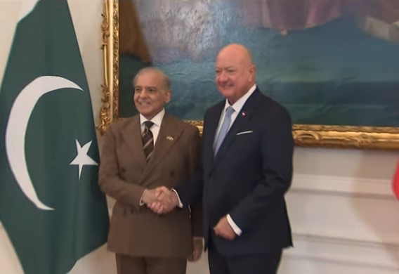 PM Shehbaz accorded guard of honor at Austria's Federal Chancellery