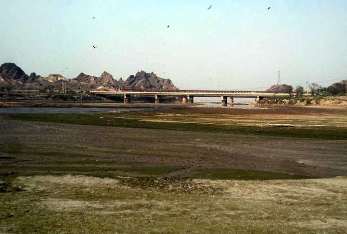 A view of the dried bed of the Chenab River in Chiniot due to water shortage, creating difficulties for the agricultural sector