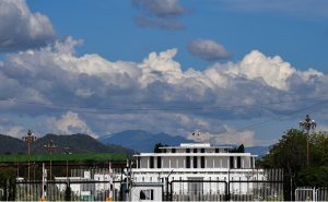 Abeautiful view of the Aiwan-e-Sadr with the Margalla Hills in the background, as clouds hover over the sky in the Federal Capital. APP/ADZ/FHA