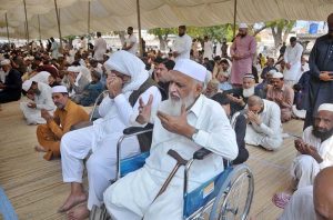 A large number of faithful offering Juma-tul-Wida (last Friday prayer) during the holy month of Ramazan at Eidgah Masjid