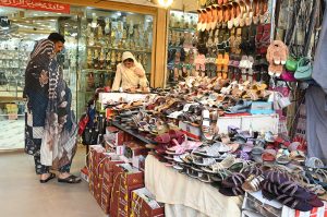 A girl purchasing bangles from a shop in preparation of Eid ul Fitr celebrations. APP/SMR/ABB
