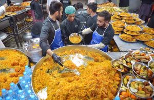Volunteers of Fixit Foundation prepare free iftar meals for the fasting individuals and underprivileged during the holy month of Ramazan at Studium Chowk.