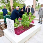 President Asif Ali Zardari laying wreath on the grave of his father, Hakim Ali Zardari, at Baloo Ja Quba
