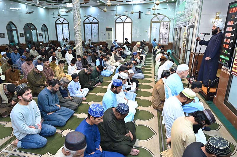 A religious scholar delivers a sermon on the last Friday of the holy month of Ramazan at the Jamia Masjid Ghussia Hanfia Purn Nagar