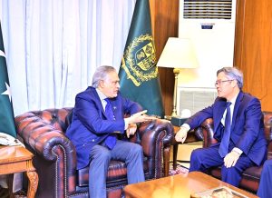 Chinese Ambassador Jiang Zaidong calls on the Deputy Prime Minister and Foreign Minister Senator Mohammad Ishaq Dar, at MoFA.