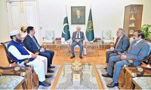 Governor Khyber Pakhtunkhwa, Faisal Karim Kundi calls on Prime Minister Muhammad Shehbaz Sharif.