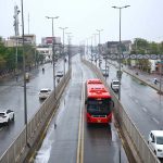 Vehicles on the way during rain that experienced the city