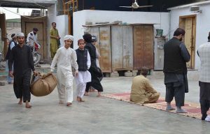 Muslims carrying their luggage arrive at masjid to observe Itikaf, a spiritual practice performed during the last ten days of the holy month of Ramazan, in which believers seclude themselves in the mosque for continuous prayers and devotion, seeking the blessings of Almighty Allah in accordance with the Sunnah of Prophet Muhammad (PBUH).