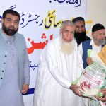 General Secretory Rafa Society Khwaja Mohammad Umar distributing Rashaan to deserving people at Rafa Hospital.