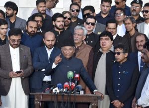 Governor Sindh, Syed Muhammad Nehal Hashmi offers Fatiha during his visit to Mazar e Quaid Azam after taking the oath as Sindh Governor.
