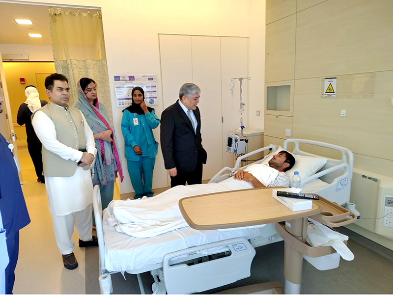 Ambassador of Pakistan to the UAE, Shafqat Ali Khan, visits Sheikh Shakhbout Hospital to meet injured Pakistani nationals receiving treatment
