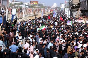 Main mourning procession on the occasion of Youm-e-Ali passes through M.A. Jinnah Road