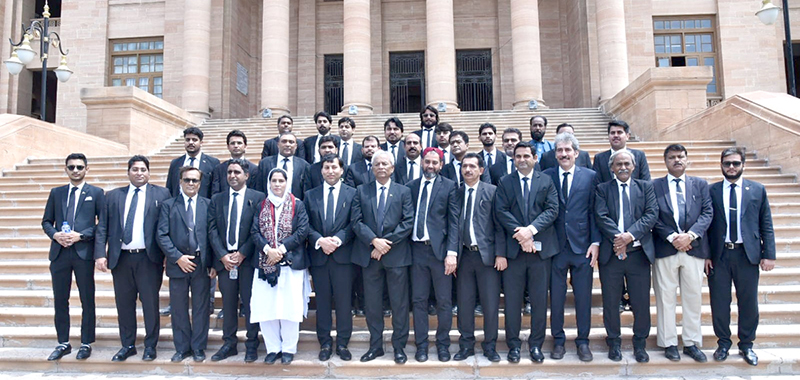 Group photo of Sindh High Court Bar Association officials with Governor Sindh Syed Muhammad Nehal Hashmi