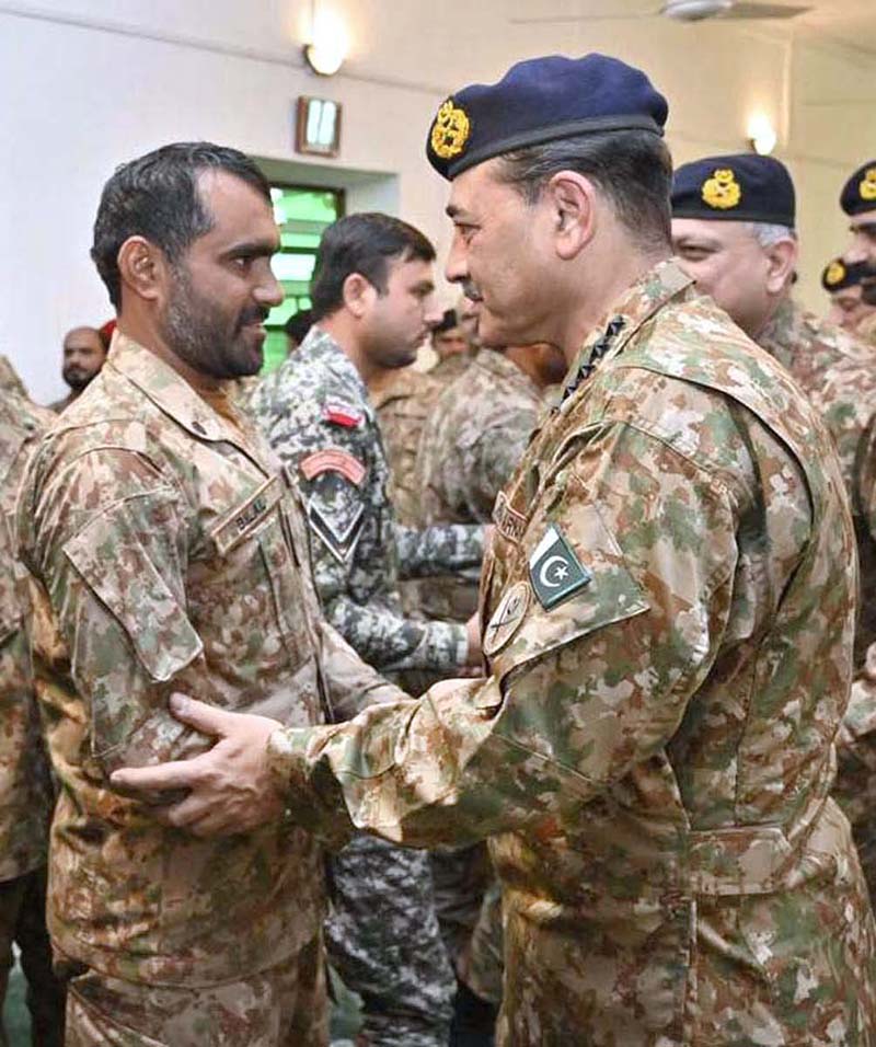 Field Marshal Syed Asim Munir, NI (M), HJ, COAS & CDF exchanging Eid greetings after offering Eid-ul-Fitr prayers