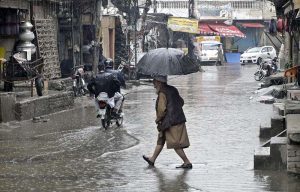 A motorcyclist on the way, under cover of a raincoat to protect from the rain, experienced the Twin Cities.