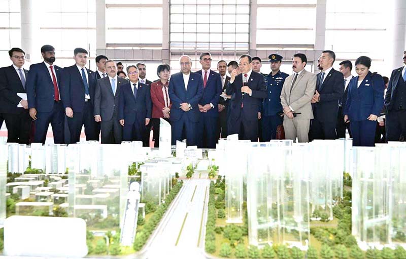 President Asif Ali Zardari being given a detailed overview of the plant layout and manufacturing processes at SANY Heavy Industry Co., Ltd
