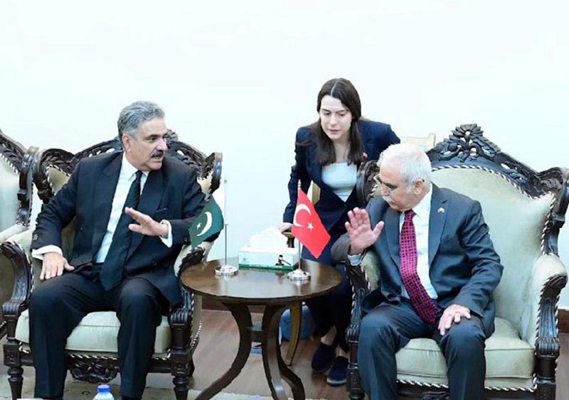Hon'ble Chief Justice of Pakistan, Mr. Justice Yahya Afridi in a photo with Hon'ble Mr. Kadir Özkaya, President Constitutional Court of the Republic of Türkiye at the Supreme Court of Pakistan