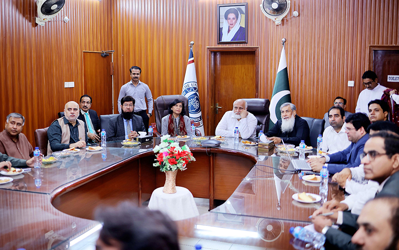 Chairman Higher Education Commission (HEC) Prof. Dr. Niaz Ahmed Akhtar meets Vice Chancellor University of Larkana Prof. Dr. Nek Muhammad Shaikh, along with faculty and university leadership, during his visit