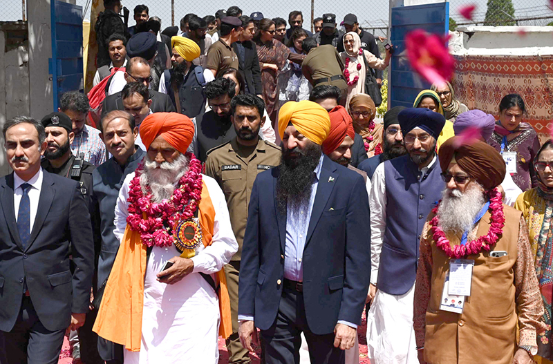 Thousands of Indian Sikh pilgrims (yatrees) arrive at Wagah Border to attend the Vaisakhi Mela and celebrate the 327th birth anniversary of the Khalsa