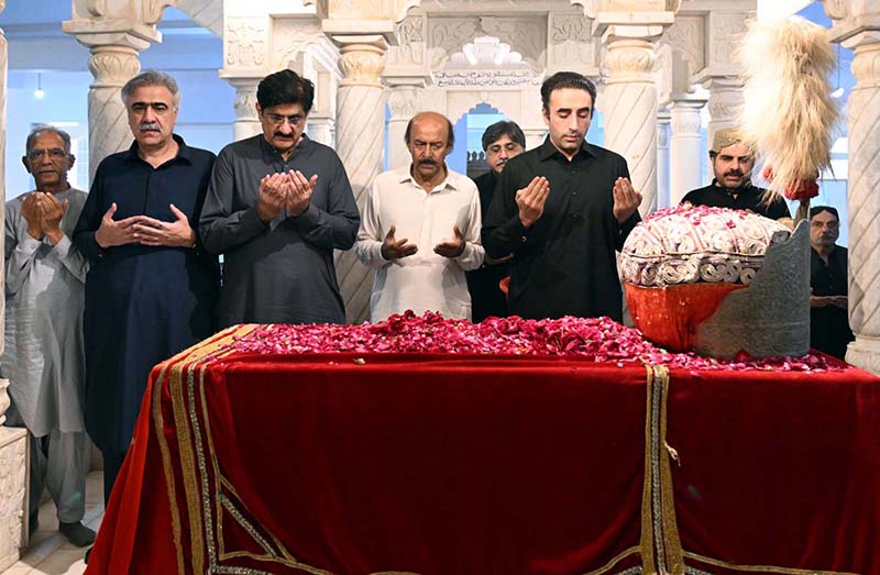 Chairman Pakistan Peoples Party Bilawal Bhutto Zardari along with Chief Minister Sindh Syed Murad Ali Shah and others offering Fateha at the grave of Shaheed Zulfqar Ali Bhutto on the occasion of his 47th death anniversary at Garhi Khuda Bakhsh