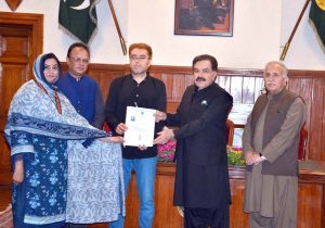 Governor Balochistan Jaffar Khan Mandukhail distributing national, civil awards among journalists on their best performances at Governor House.