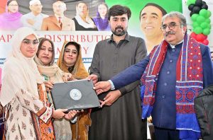 PPP Leader, Chairman Dari Town Larkana City Shahrukh Anwar Khan Siyal along with Regional Director Colleges, Professor Ahmed Bux Bhutto distributing laptops to students at Begum Nusrat Bhutto Hall Jinnah Bagh.