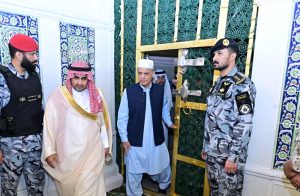Prime Minister Muhammad Shehbaz Sharif blessed with the honour of visiting Rauda e Rasool (SAW) in Masjid-e-Nabwi.