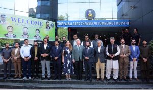 A group photo of Czech Ambassador Ladislav Steinhübel with members of the Faisalabad Chamber of Commerce and Industry during his visit to FCCI.